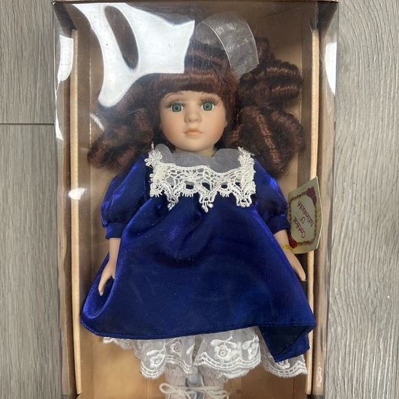 15 Porcelain Dolls New In Box - Picture 13 of 16
